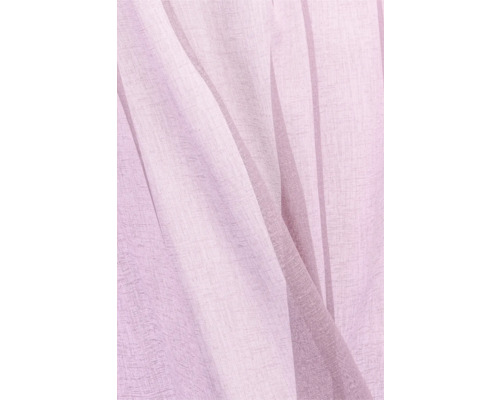 Close-up van een lichtgekleurd gordijn met textielstructuur