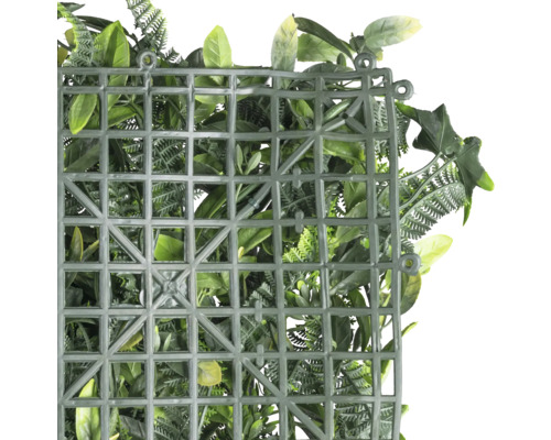 Kunstplantenwand met verschillende groene bladeren en rasterstructuur