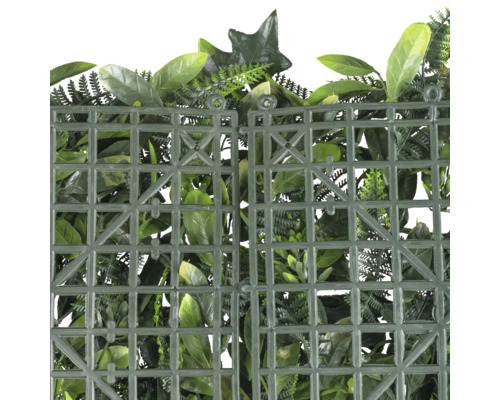 Kunstmatige groene plantenwand met rasterstructuur.