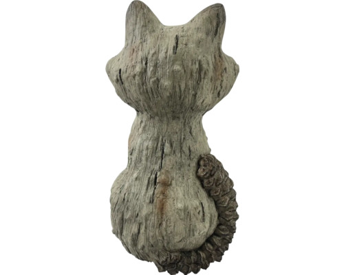 Achteraanzicht van een decoratief kattenbeeld van steen