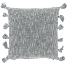 Vierkant kussen met kwasten op de hoeken