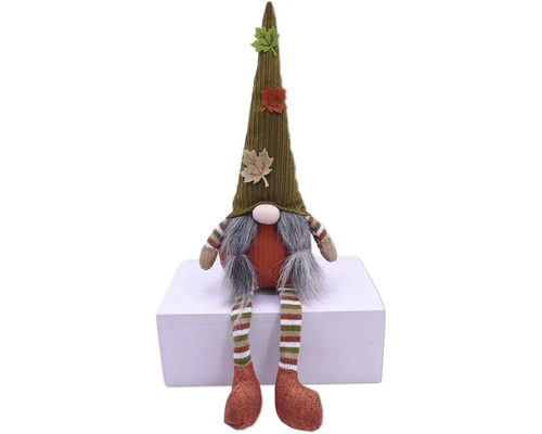 Herfstkabouter met muts en bladeren ter decoratie