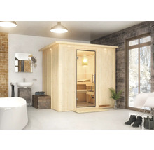 Houten sauna met glazen deur in een lichte badkamer.
