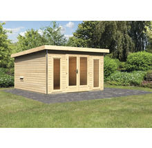 Houten tuinhuis met plat dak en dubbele deur in de tuin