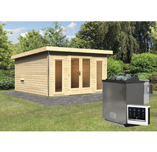 Houten buitensauna met kachel en bediening in de tuin