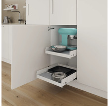 Keukenkast met uittrekbare planken voor het opbergen van servies en keukenapparatuur