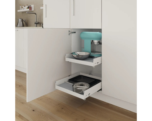 Keukenkast met uittrekbare planken voor het opbergen van servies en keukenapparatuur