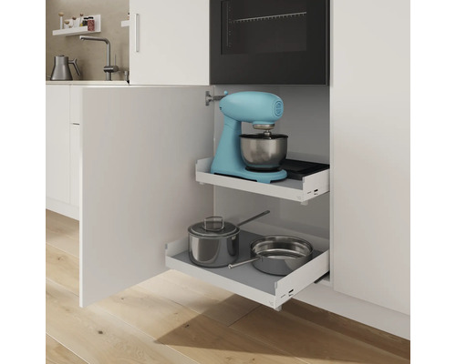 Keukenkast met uittrekelementen voor keukenmachine en pannen