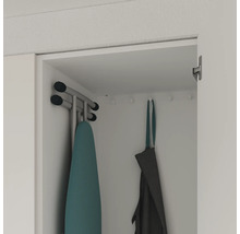 Inbouwkast met strijkplank en kleding