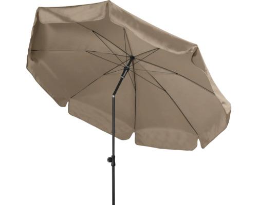 Geopende parasol met standaard voor de tuin