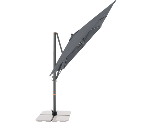 Grijze zweefparasol op een betonnen voet