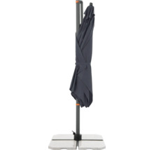 Samengebonden parasol op standaard