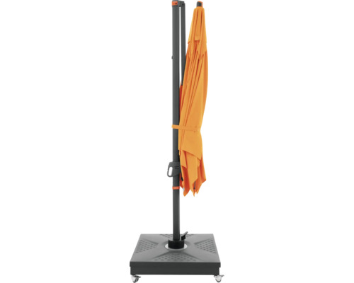 Gesloten zweefparasol met parasolvoet