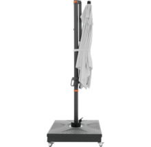 Gesloten zweefparasol met standaard