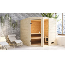 Houten sauna met glazen deur en zitplaatsen binnenin