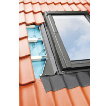 Detailopname van een dakraam met dakbedekking
