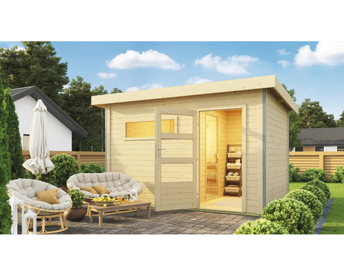 Houten tuinhuis met open deur en tuinmeubilair