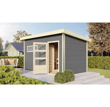 Houten sauna met glazen deur in de tuin