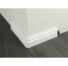 Houten plint in kamer