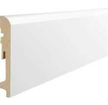 Houten plint met wit oppervlak