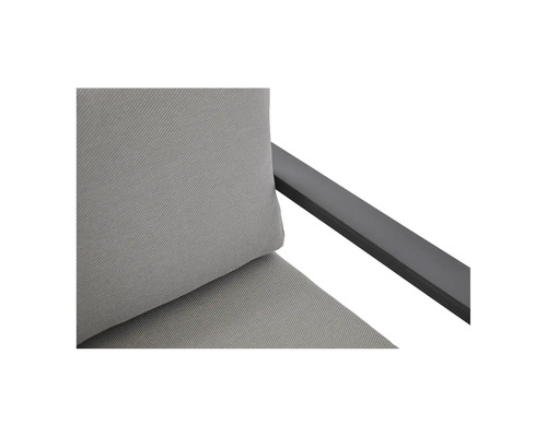 Detailopname van een tuinstoel met aluminium frame en grijze bekleding.