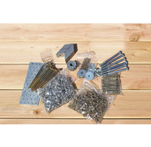 Bevestigingsmaterialen zoals schroeven, moeren, hoekstukken en bouten op een houten ondergrond