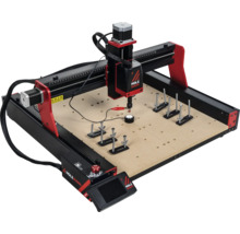 Holzmann CNC portaalfreesmachine met klemmen op een werkbank