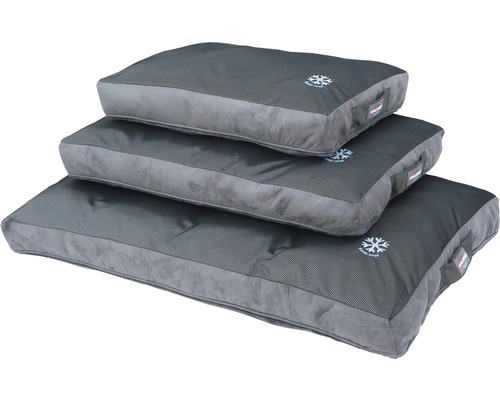 Drie grijze hondenmanden van verschillende grootte gestapeld