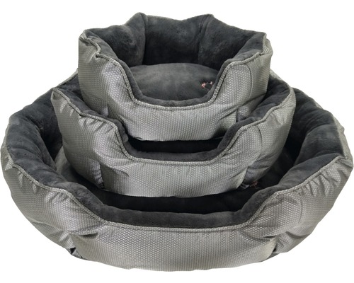 Drie hondenmanden van verschillende grootte, op elkaar gestapeld