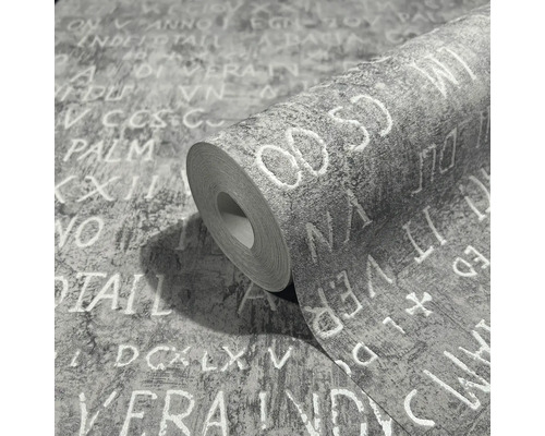 Grijs behang met letterpatroon op rol