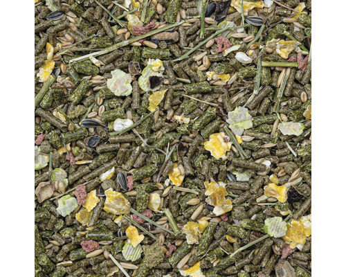 DELI NATURE Knaagdiervoer Basic konijn 15 kg Close-up van diervoeder mix met granen, pellets en groenten