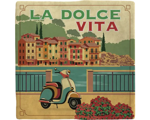 Illustratie van kustplaats met scooter en de tekst La Dolce Vita