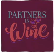 Decoratief kussen met het opschrift Partners in Wine en twee wijnglazen