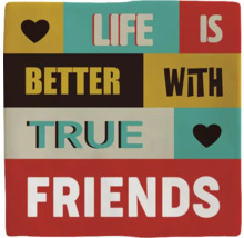 Decoratief kussen met de spreuk ''Life is better with true friends''.