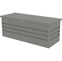 Grijze tuinkist van metaal voor het opbergen van tuingereedschap