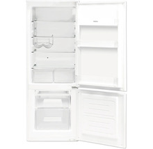 Geopende koelkast met planken en lades