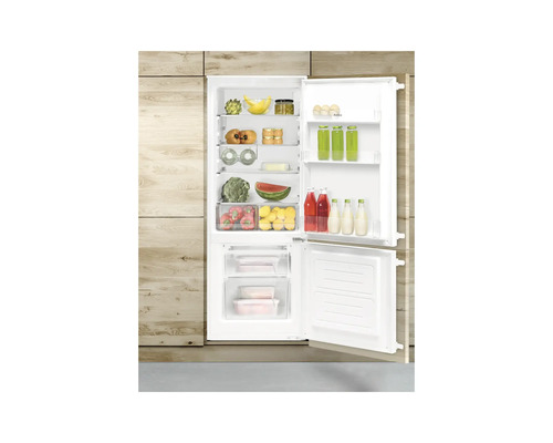 Open koelkast gevuld met voedsel