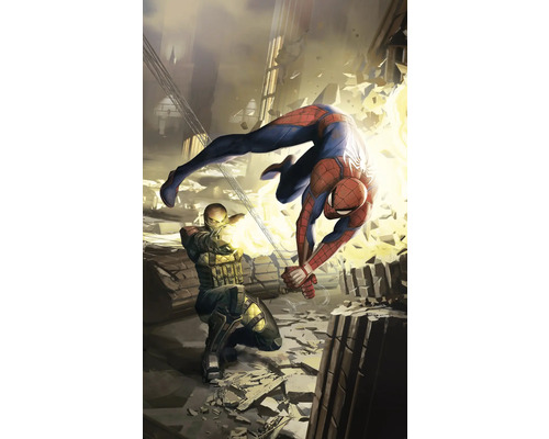 Spider-Man ontwijkt een tegenstander in een verwoeste omgeving.