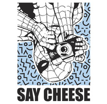 Spider-Man met camera, tekst: Say Cheese