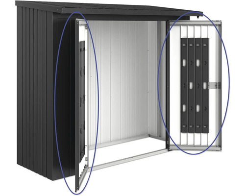 Geopende metalen gereedschapsschuur voor het opbergen van tuingereedschap