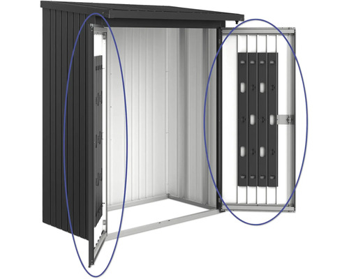 Geopende gereedschapsschuur met metalen vouwdeur