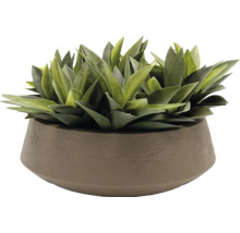 Kunstplant met groene bladeren in bruine pot
