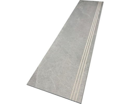 Grijze stenen trede met drie groeven