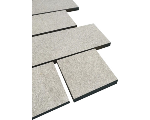 Grijze terrastegels van steen