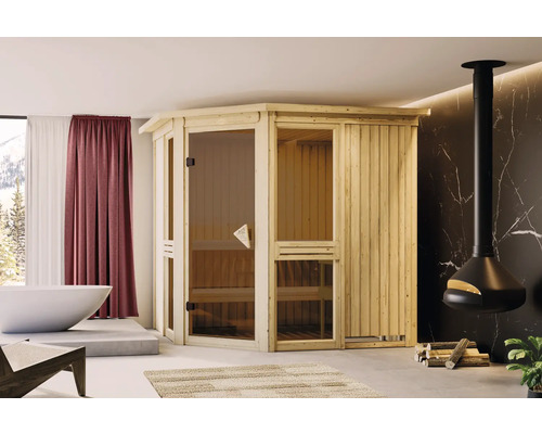 Moderne houten binnensauna met glazen deur en raam in een lichte badkamer.