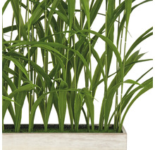 Kunstmatige bamboeplant in een rechthoekige plantenbak.