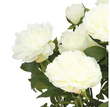 Decoratieve kunstbloemen met pioenrozen in een arrangement