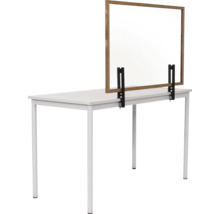 Tafel met gemonteerd spatscherm van glas en hout