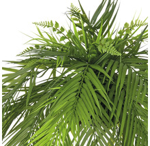 Close-up van een kunstplant met groene bladeren