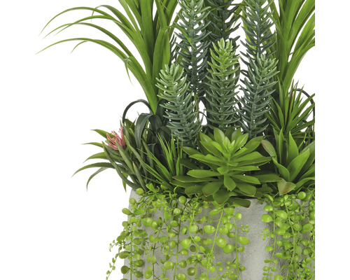 Kunstmatige groene planten in een pot